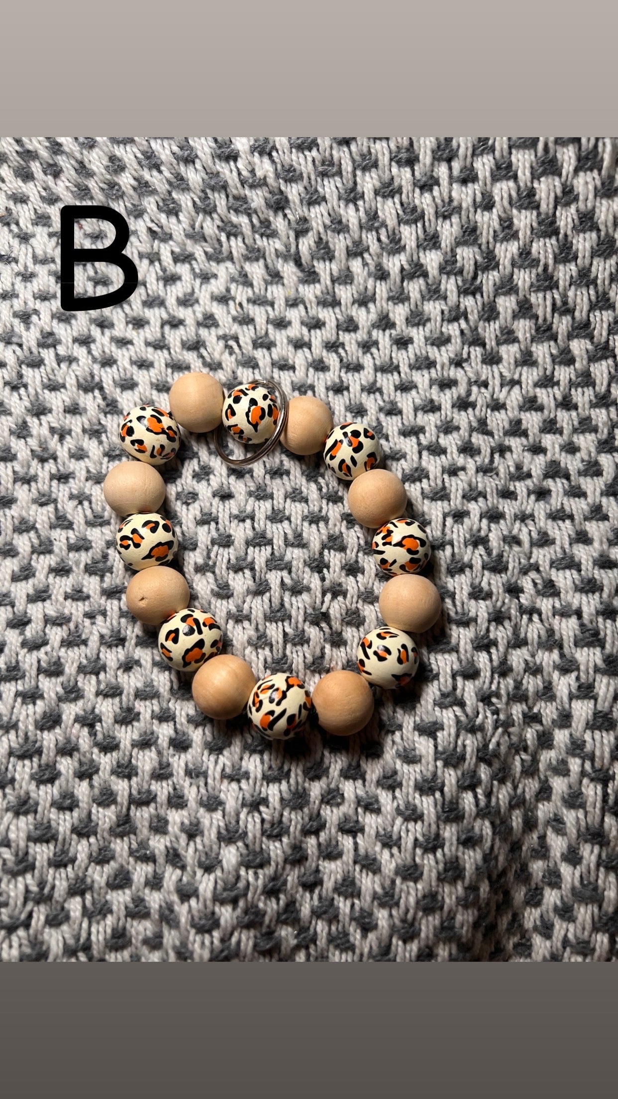 Round animal print keychains