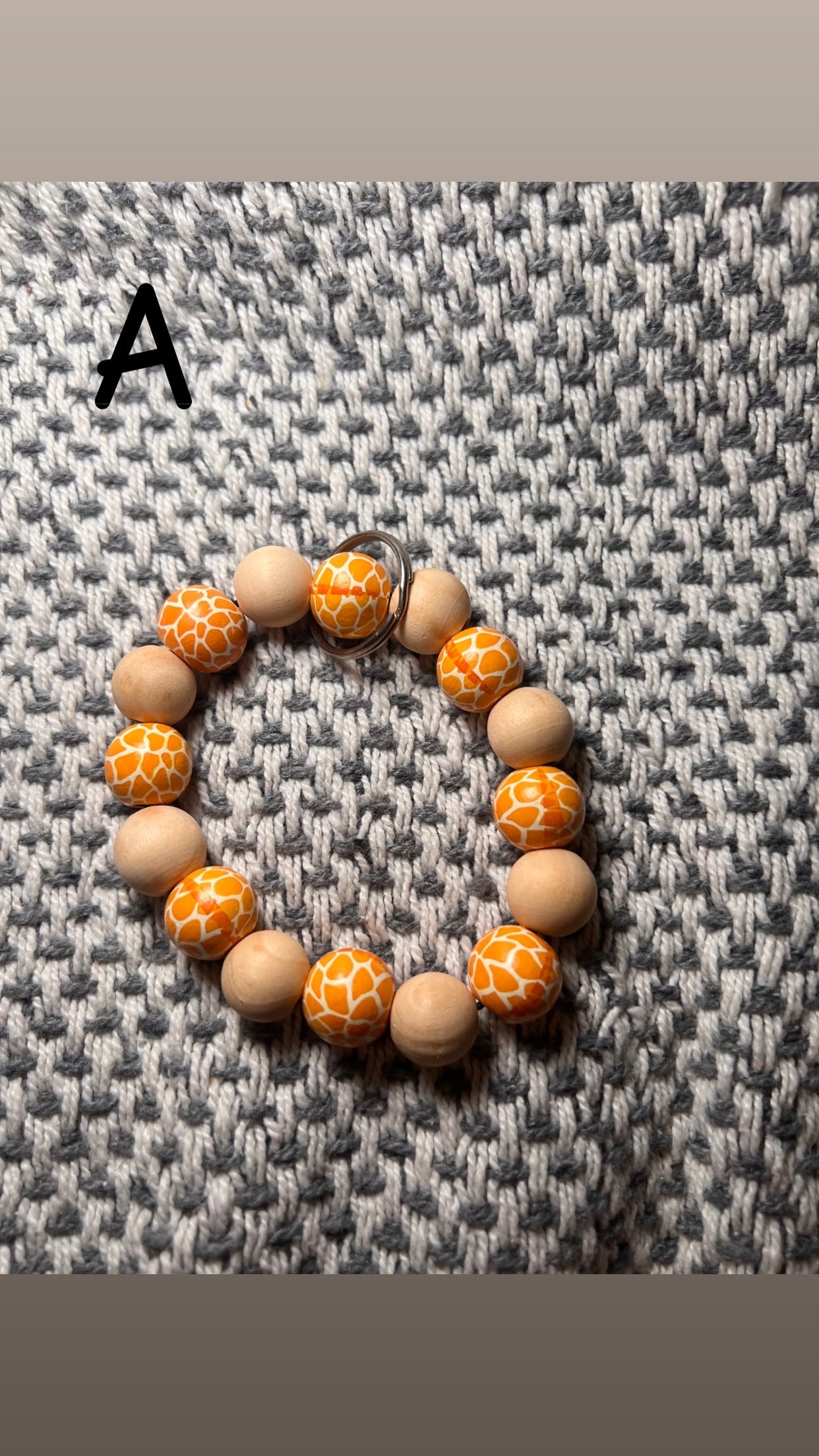 Round animal print keychains