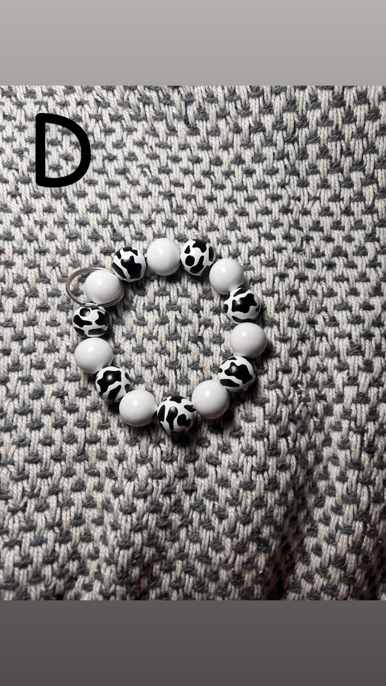 Round animal print keychains